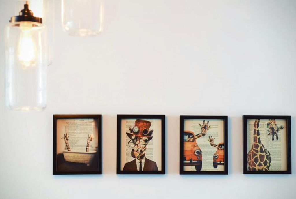 Using Wall Art to Tie Together Color Palettes in a Room Using Wall Art to Tie Together Color Palettes in a Room