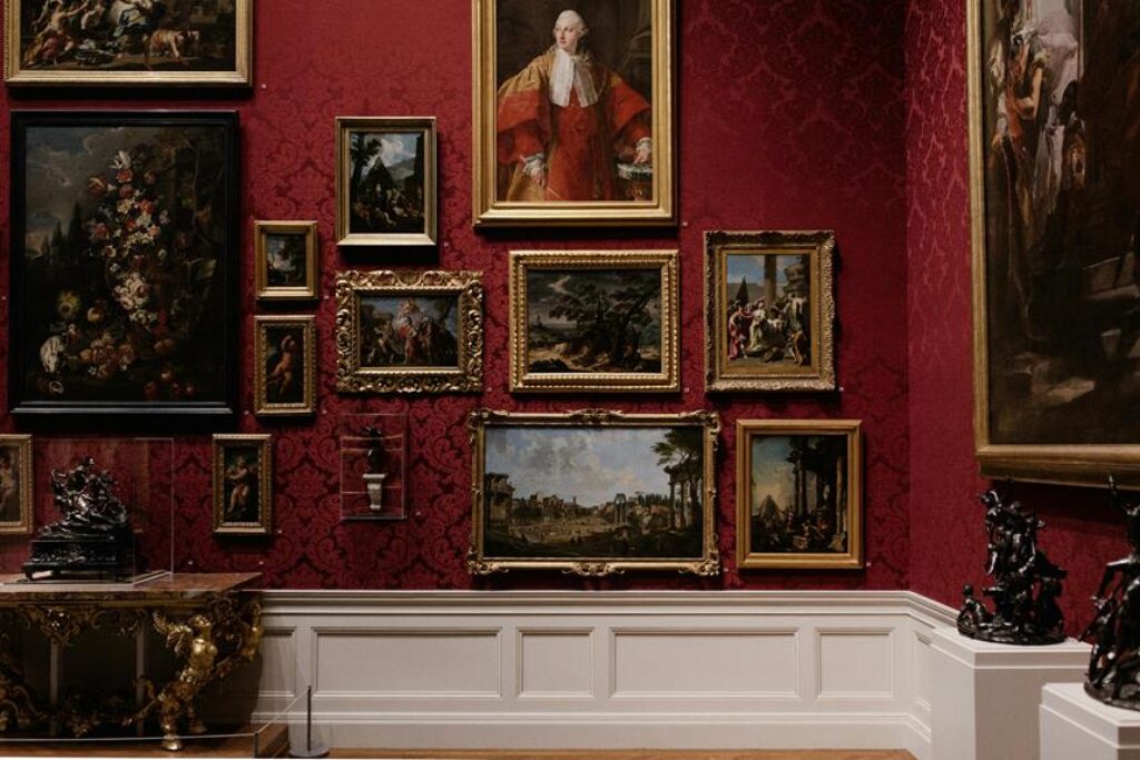 What Are Some Creative Ways to Display Family Photos? What Are Some Creative Ways to Display Family Photos?